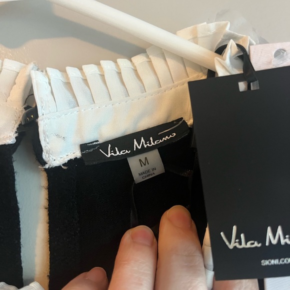 Elegant Black Sweater with White Trim - Picture 2 of 5